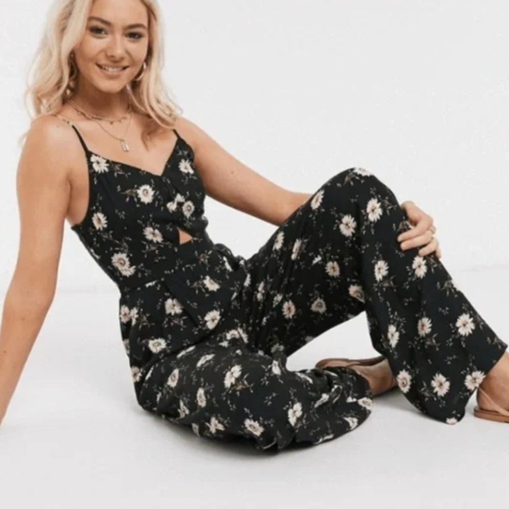 American Eagle Size Large Black Floral Jumpsuit